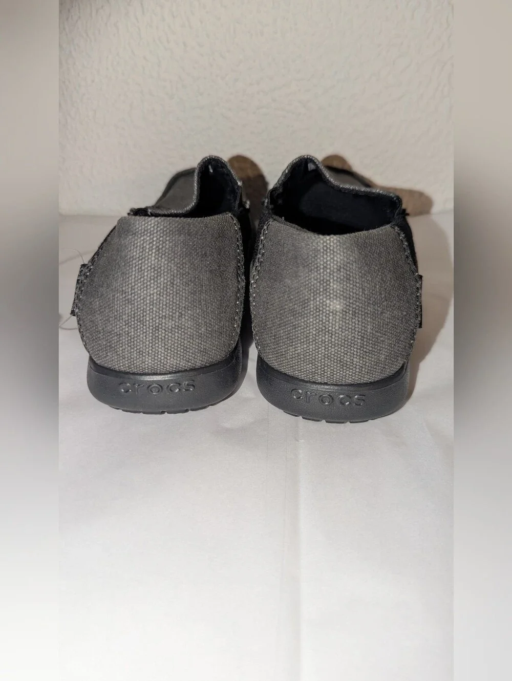 Crocs Shoes Slip On Boys Canvas Santa Cruz 2 GS  Size J1 Black NWT